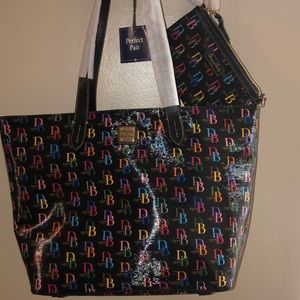 Brand New! With tags Dooney & Bourke large zip shopper with wristlet.Beautiful